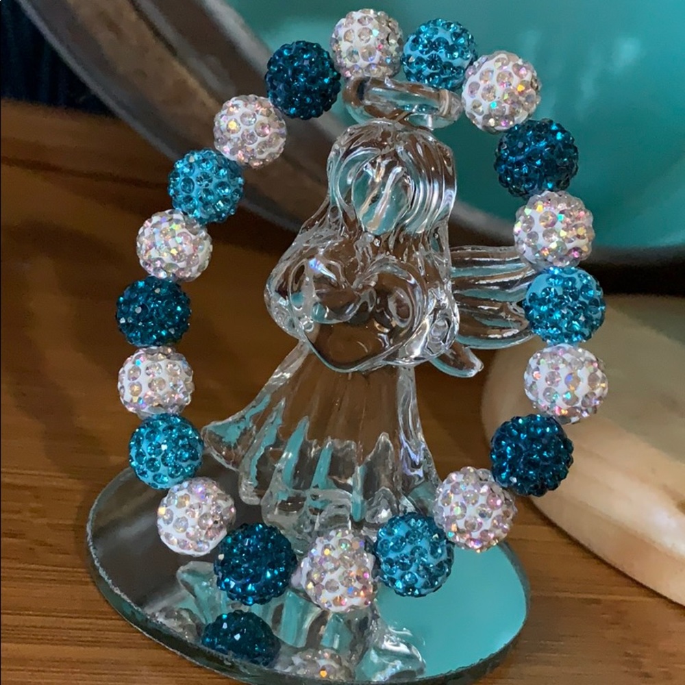Handmade Frozen inspired bracelet: blue & white